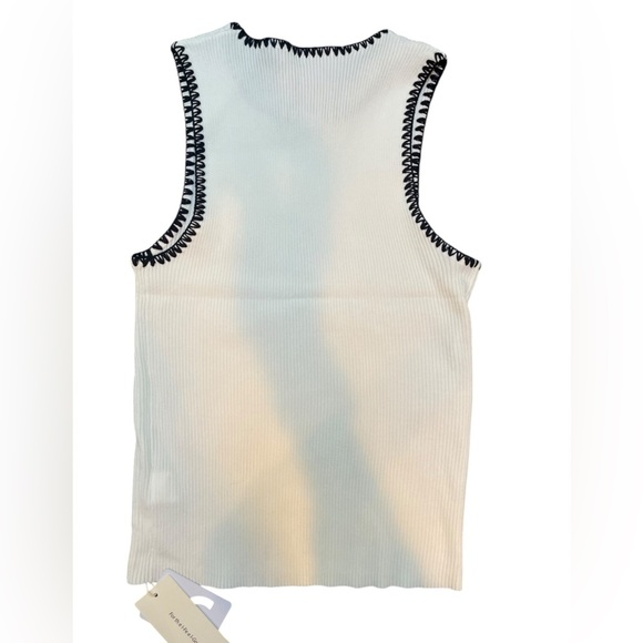 Commense Sleeveless Ribbed Sweater with Contrast Trim in White with Black Size L - Picture 5 of 10